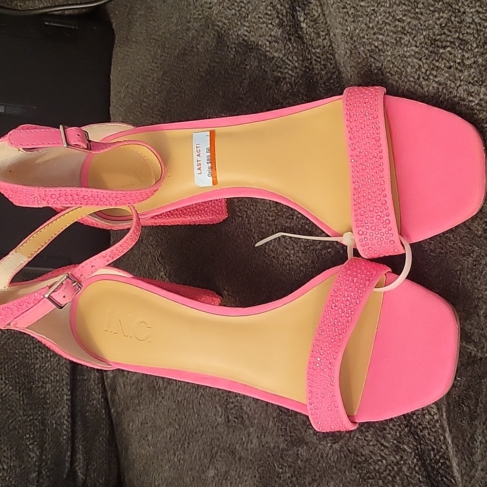 I.N.C. Pink subtle glitter heel.